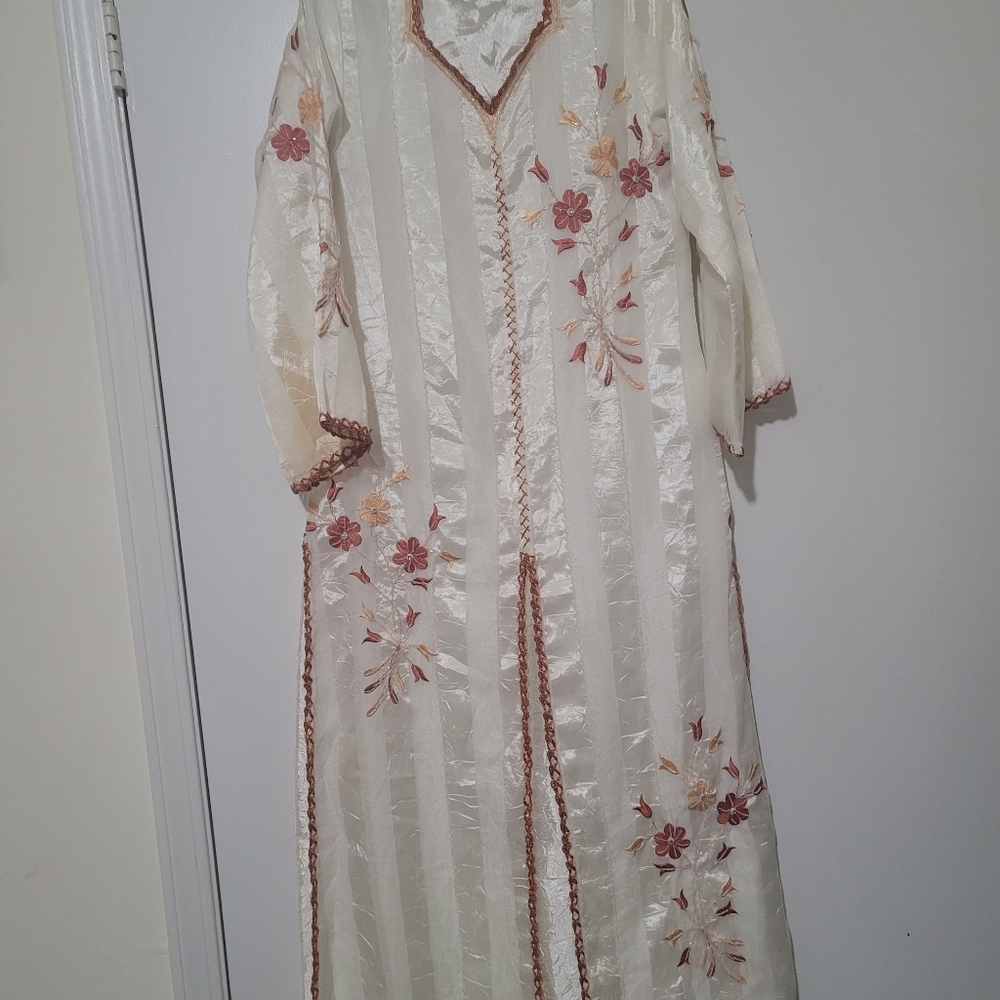 An Arab uniform .